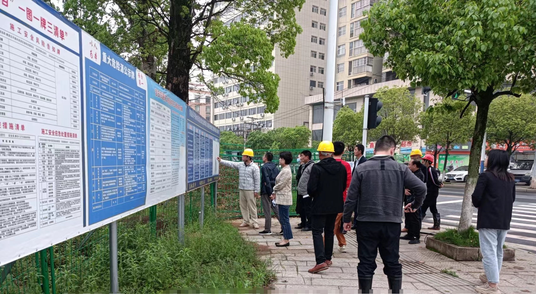 省防汛、吉安市政府等領(lǐng)導(dǎo)到平湖澇區(qū)檢查工作